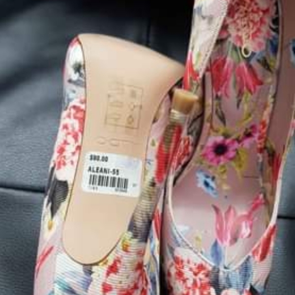 High heel - Picture 2 of 3